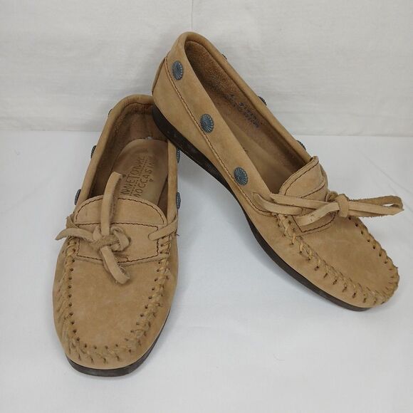 Minnetonka Moccasins Women's Size 6 Tan Leather - Picture 1 of 7